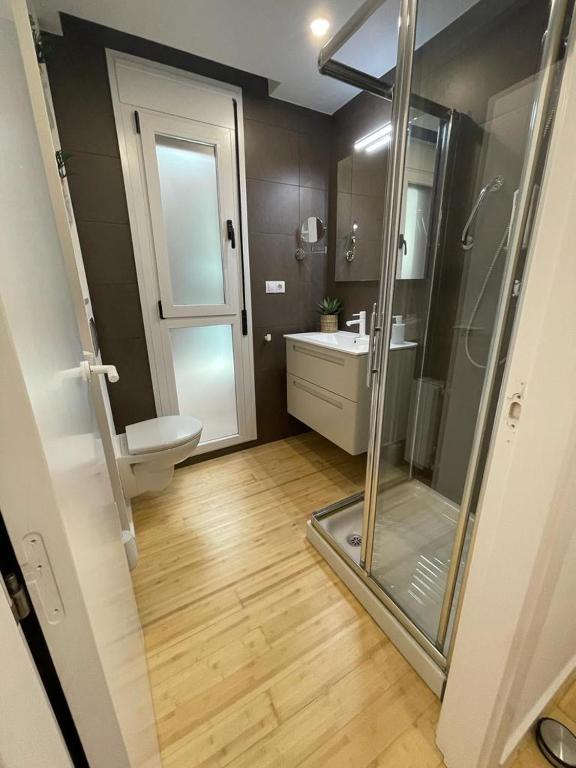 Koupelna v ubytování Denia, apartamento a estrenar con jardín privado, piscina y vistas al mar