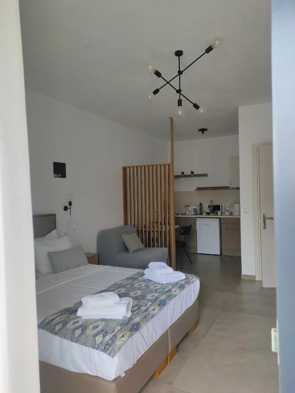 Theros Villas & Suites - 