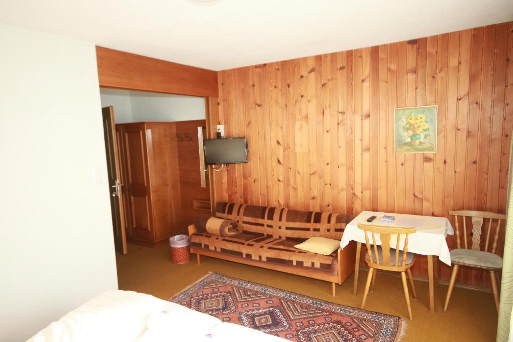 TV a/nebo společenská místnost v ubytování Haus Kristall