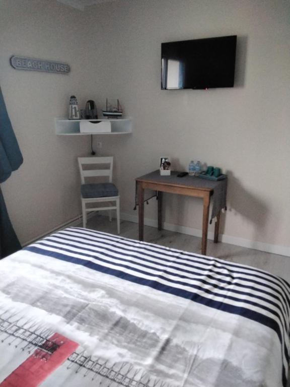 Postel nebo postele na pokoji v ubytování Les chambres d'hôtes du port de loguivy de la mer