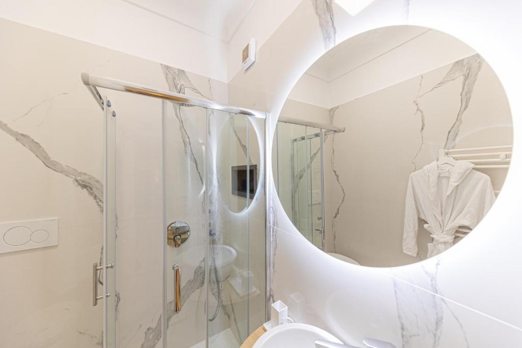 Kúpeľňa v ubytovaní Suite Apartment Capri con Jacuzzi in Piazzetta