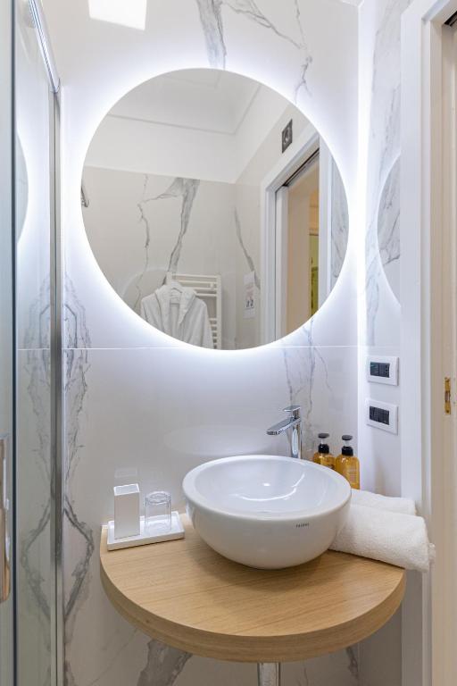 Kúpeľňa v ubytovaní Suite Apartment Capri con Jacuzzi in Piazzetta