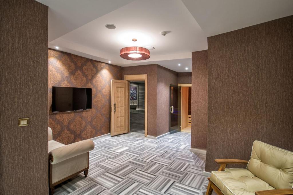 A seating area at The Conforium Hotel İstanbul