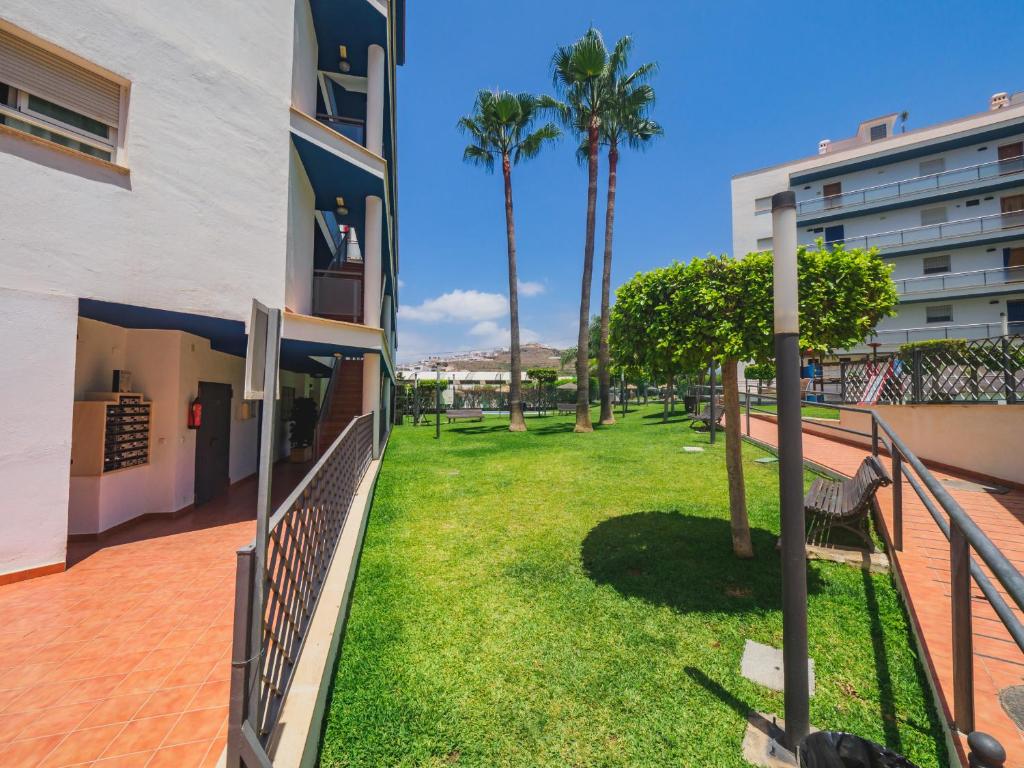 Vonkajšia záhrada v ubytovaní Cubo's Beach Apartment Torrox Costa