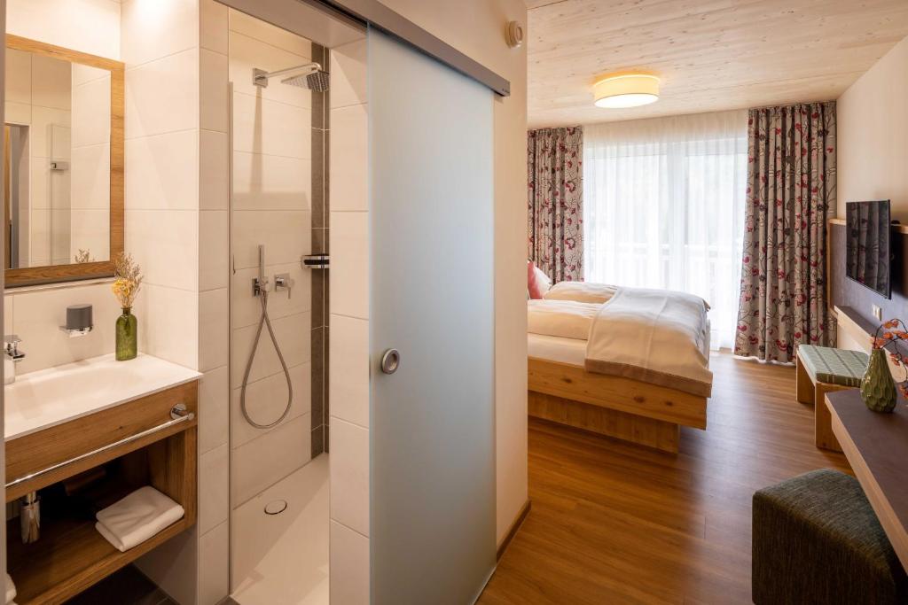 Postel nebo postele na pokoji v ubytování Hotel Sonnenhang