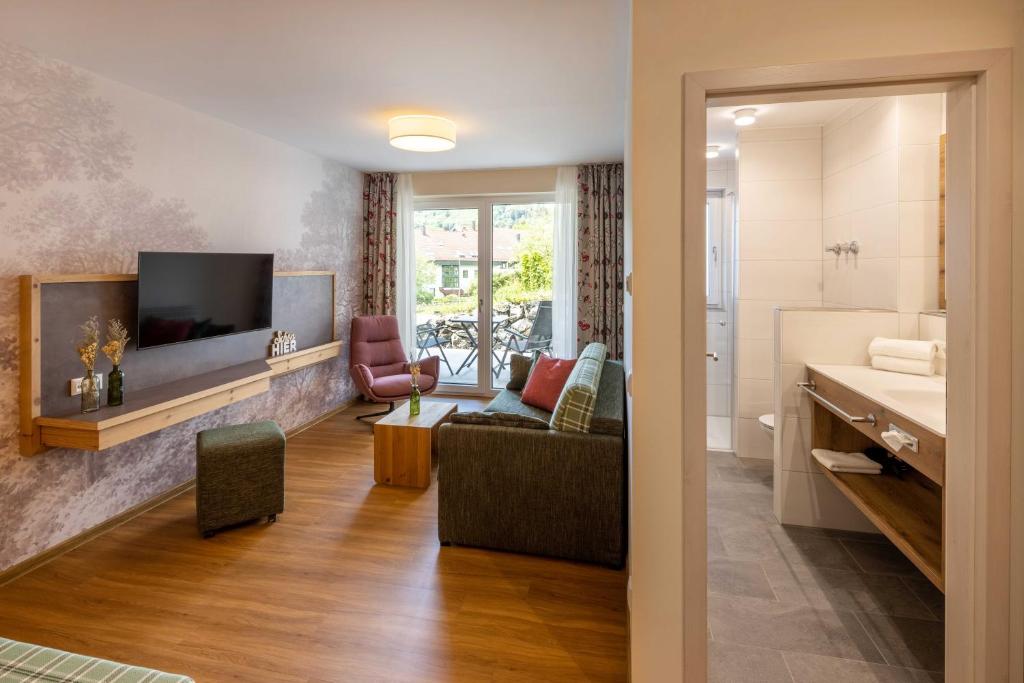 TV a/nebo společenská místnost v ubytování Hotel Sonnenhang
