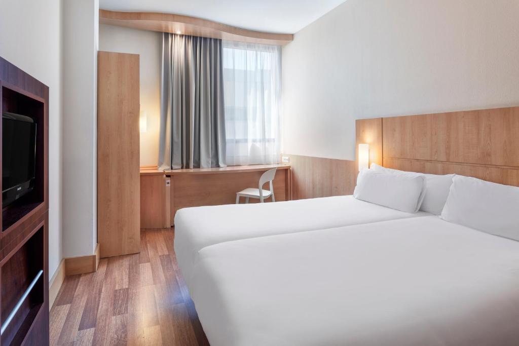 Postel nebo postele na pokoji v ubytování B&B HOTEL Barcelona Mataro