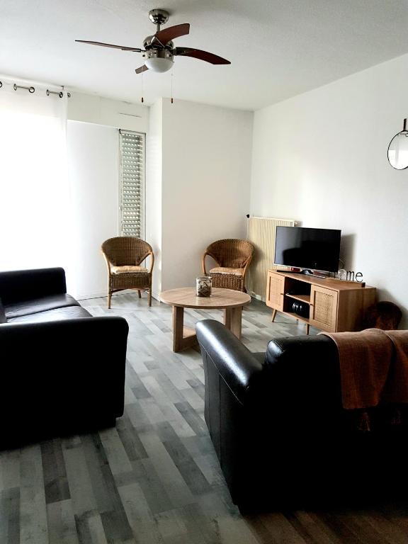 Fotografia z galérie ubytovania CHEZ CHRYSTEL ET PIERRE appartement au calme à 10mn de la mer, place de parking privée dans la résidence v destinácii Béziers