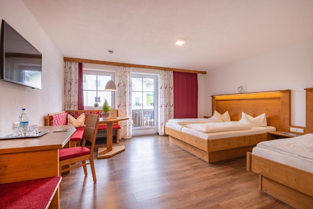 Landhotel Schwarzenbach - Wellness & Spa - トリプルルーム バルコニー付