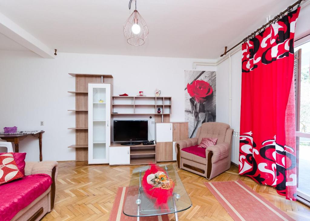 TV a/nebo společenská místnost v ubytování Apartments VESNA