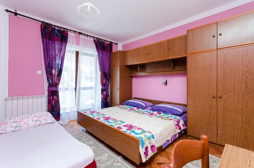 Postel nebo postele na pokoji v ubytování Apartments VESNA