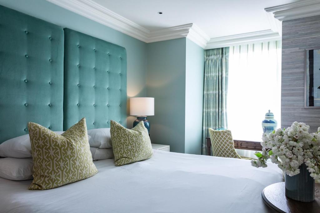 Roslin Beach Hotel tesisinde bir odada yatak veya yataklar