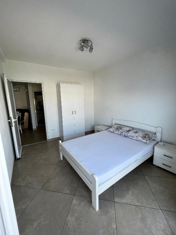 Postel nebo postele na pokoji v ubytování Apartments Apartmani Bojana