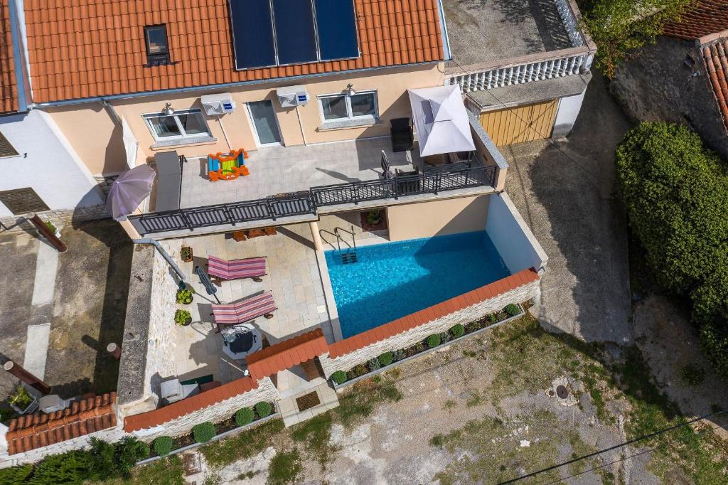 Bazén v ubytování Villa Odiseja nebo v jeho okolí