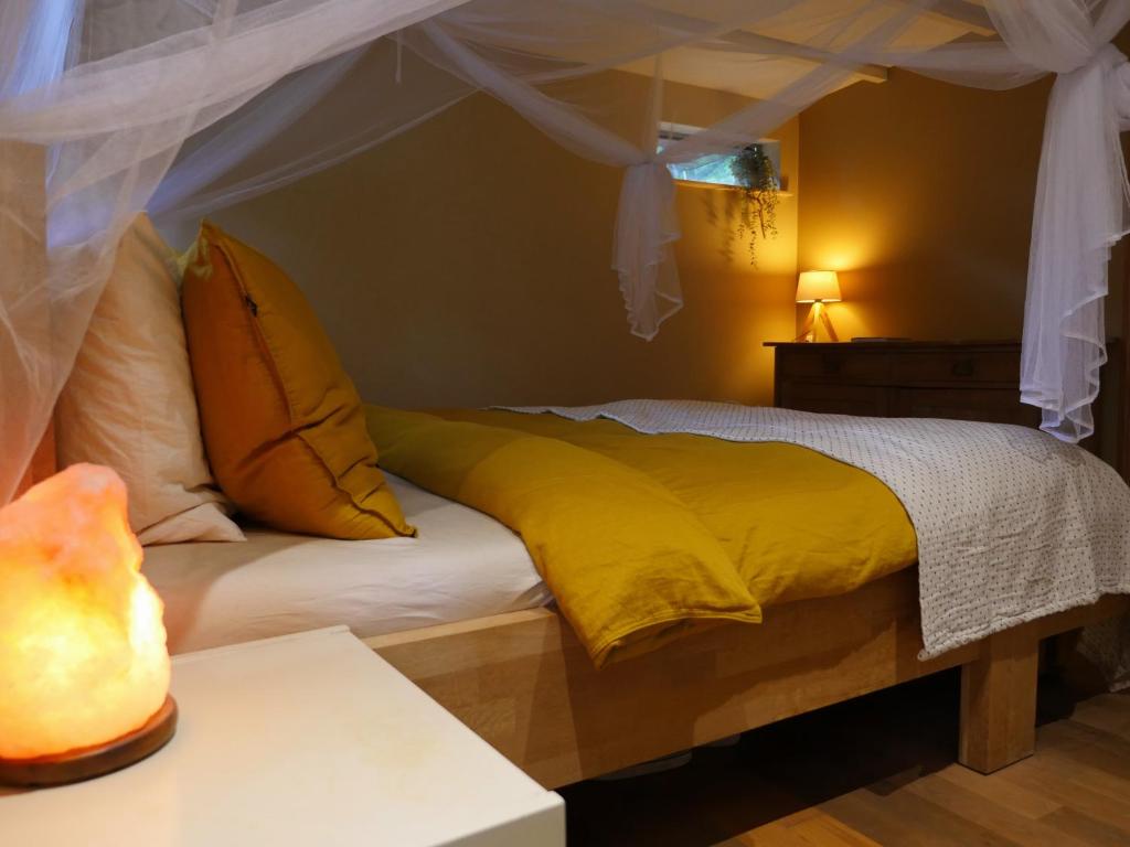 מיטה או מיטות בחדר ב-The Sunbird Inn - with luxurious bathroom