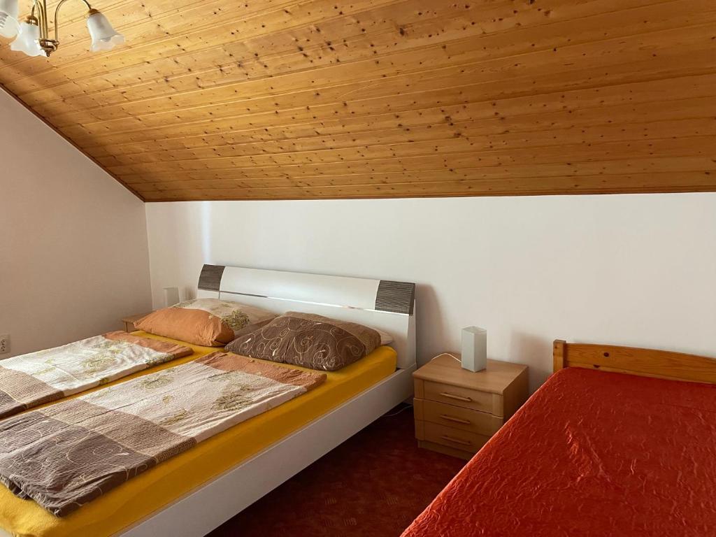 Posteľ alebo postele v izbe v ubytovaní Jasmin Apartman