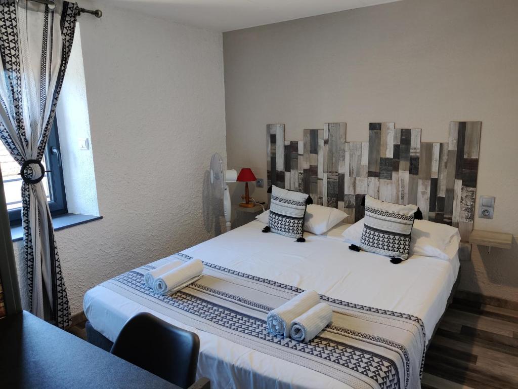 Hotel Les Voyageurs - Vogüé - Deluxe Double Room With Bath