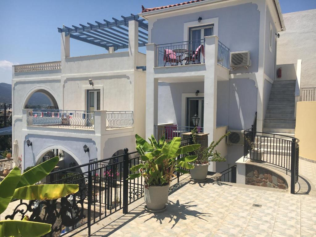 KTM Sunny Villas - Double Room With Balcony And Sea View