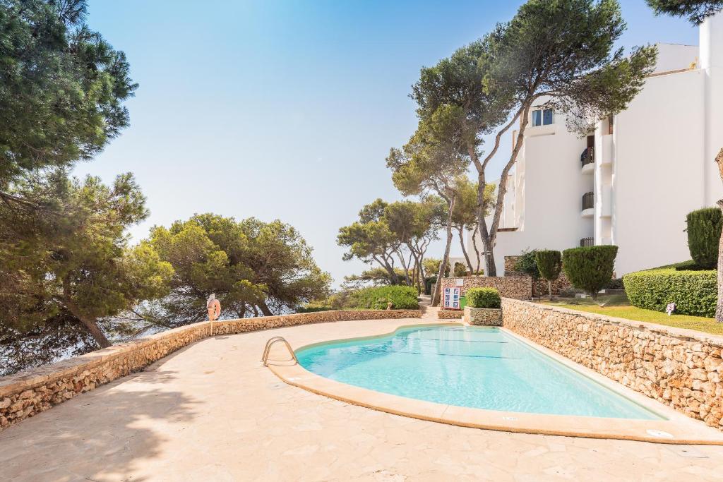 The swimming pool at or close to Apartamento Ferrera Park 617