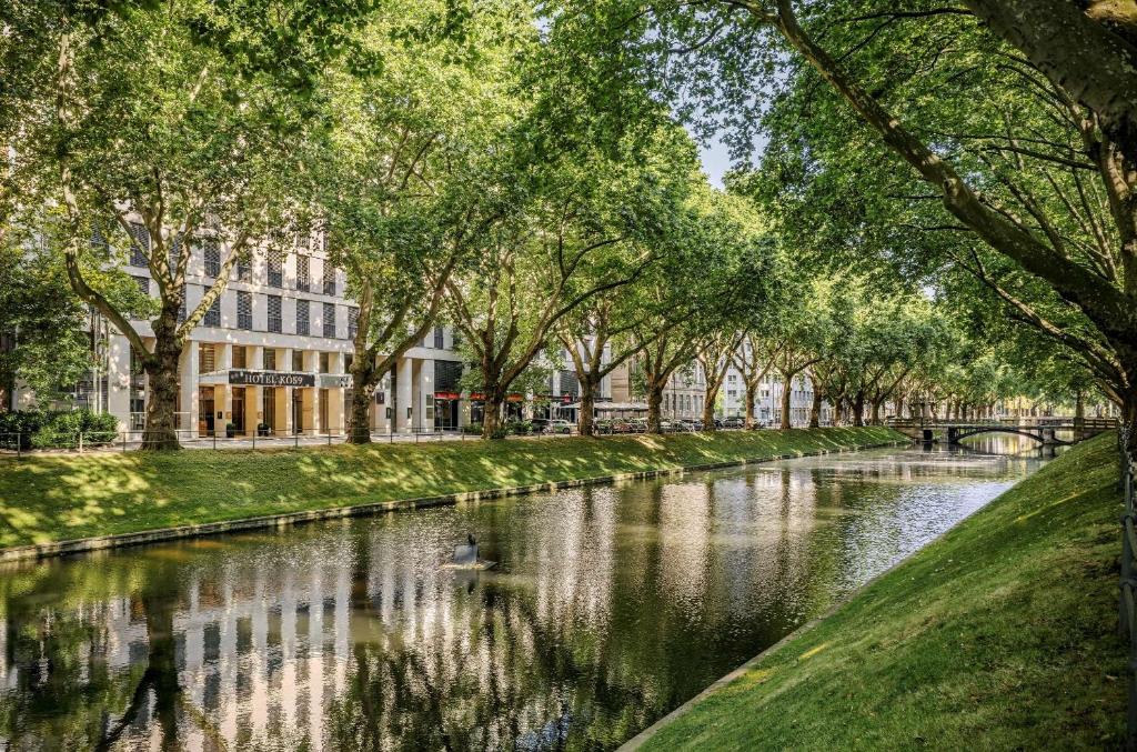 a park with a river and trees at Hotel Kö59 Düsseldorf - Member of Hommage Luxury Hotels Collection in Düsseldorf