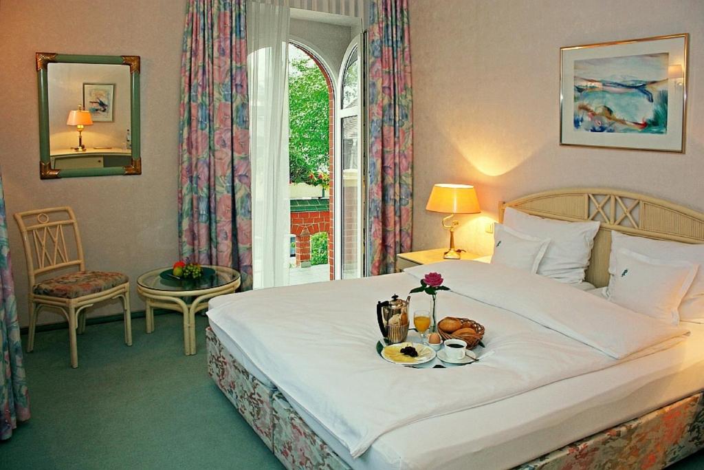 Postel nebo postele na pokoji v ubytování Hotel Residenz Joop