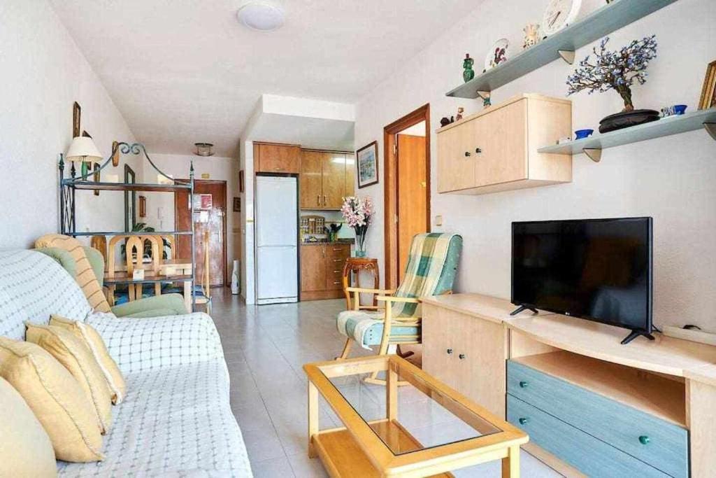 A television and/or entertainment centre at Espanhouse Olga apartment