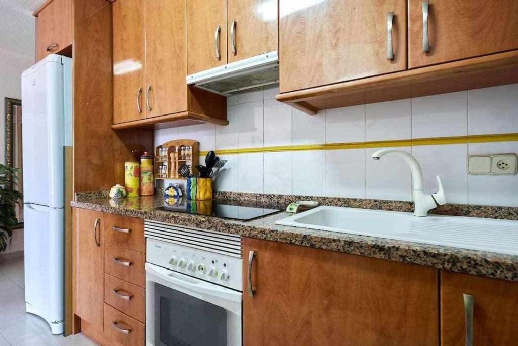 A kitchen or kitchenette at Espanhouse Olga apartment