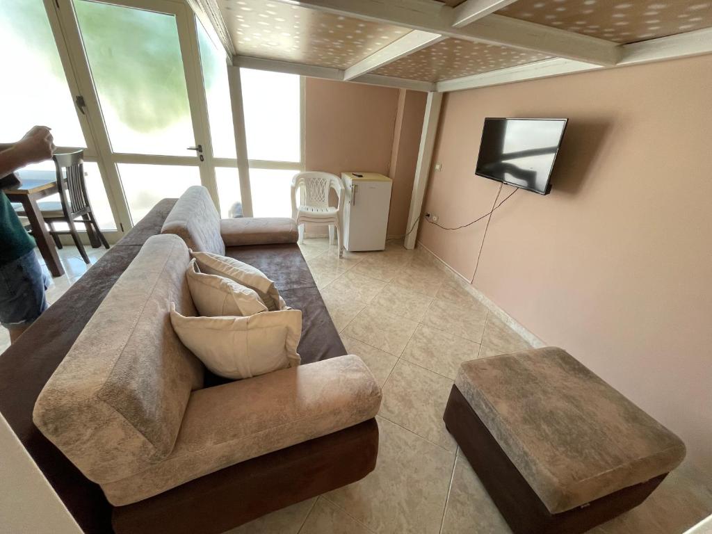 LUNGOMARE STUDIO APARTMENT - Image 5
