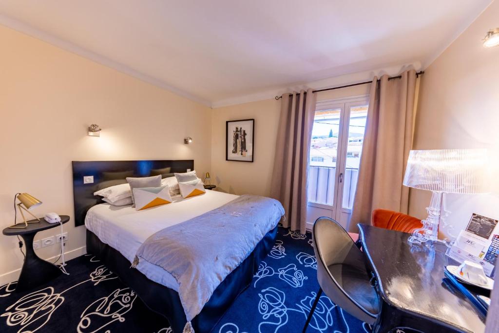 Postel nebo postele na pokoji v ubytování Le Madeloc Hôtel & Spa