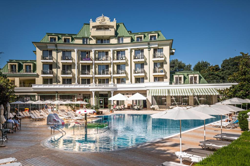 Bazén v ubytování Romance Hotel and Family Suites nebo v jeho okolí