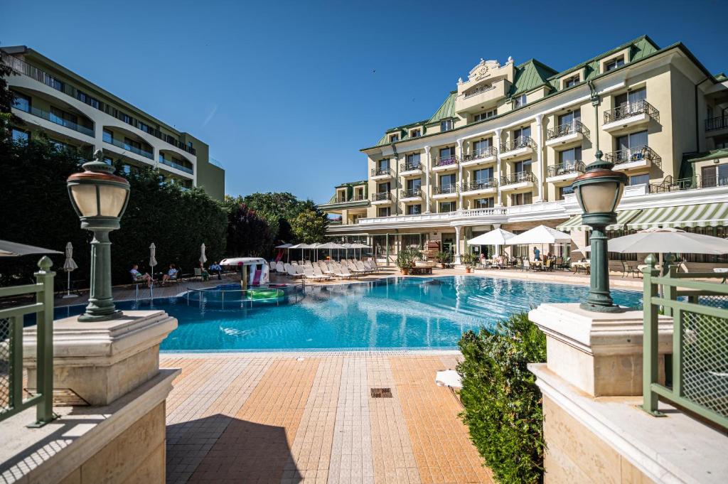 Bazén v ubytování Romance Hotel and Family Suites nebo v jeho okolí