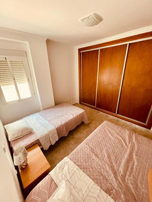 Posteľ alebo postele v izbe v ubytovaní Apartamento familiar 2 habitaciones - Terrazas-WiFi