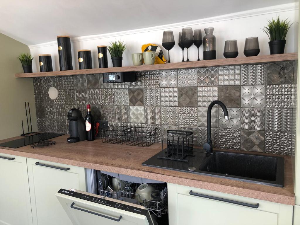 Kuchyňa alebo kuchynka v ubytovaní Borbara Apartman