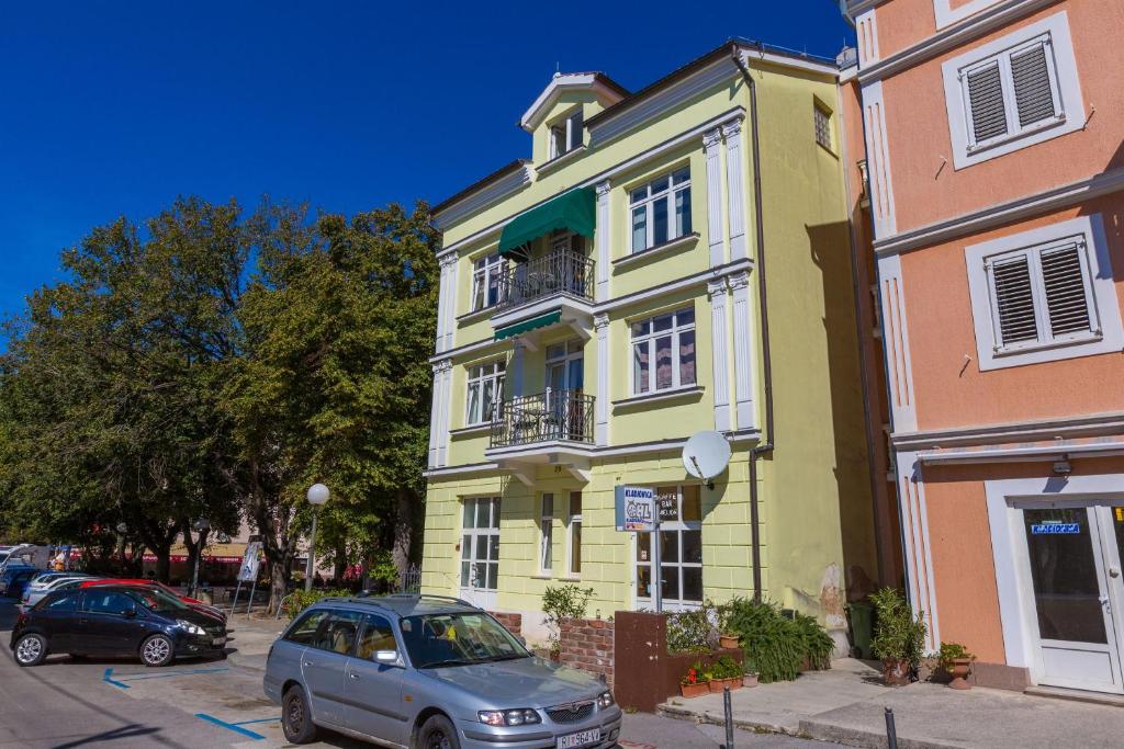 Budova, v ktorej sa apartmán nachádza