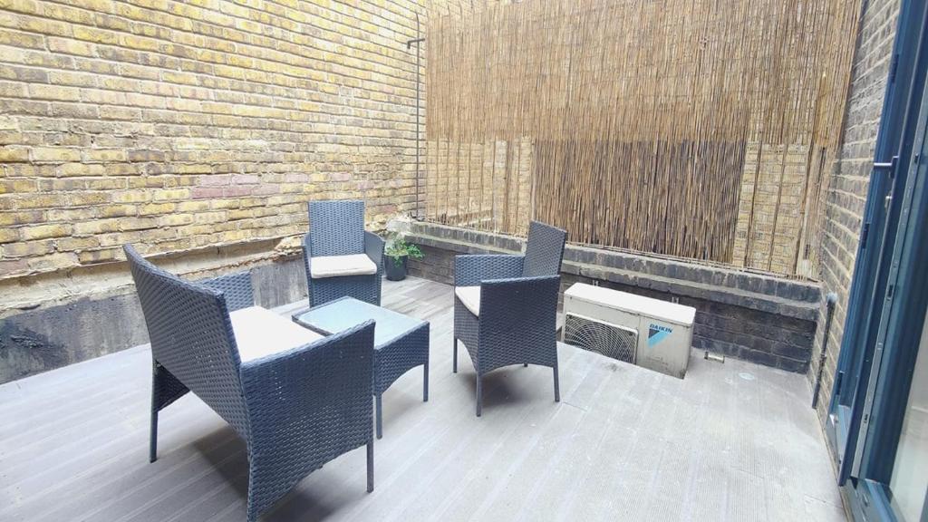 Spacious 3 Bed Flat near Liverpool street, Spitalfields - Three-Bedroom Apartment