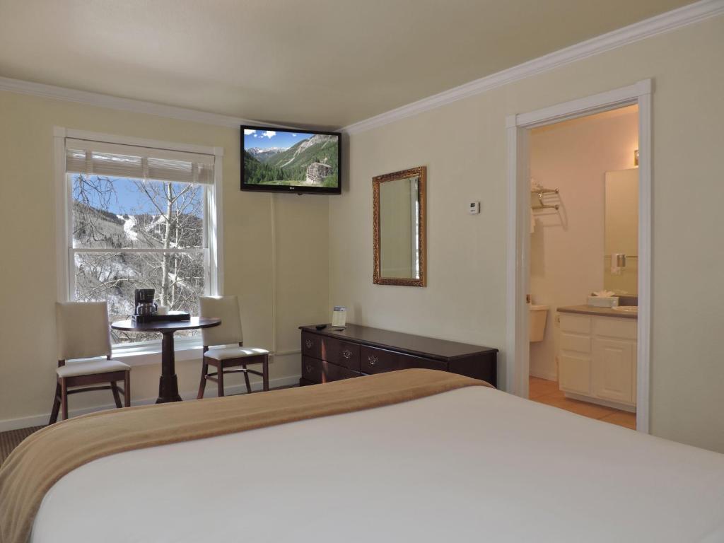 The Victorian Inn - Signature One Queen Bed