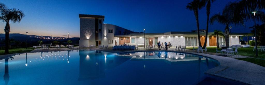 Bazén v ubytování Partenone Resort Hotel nebo v jeho okolí