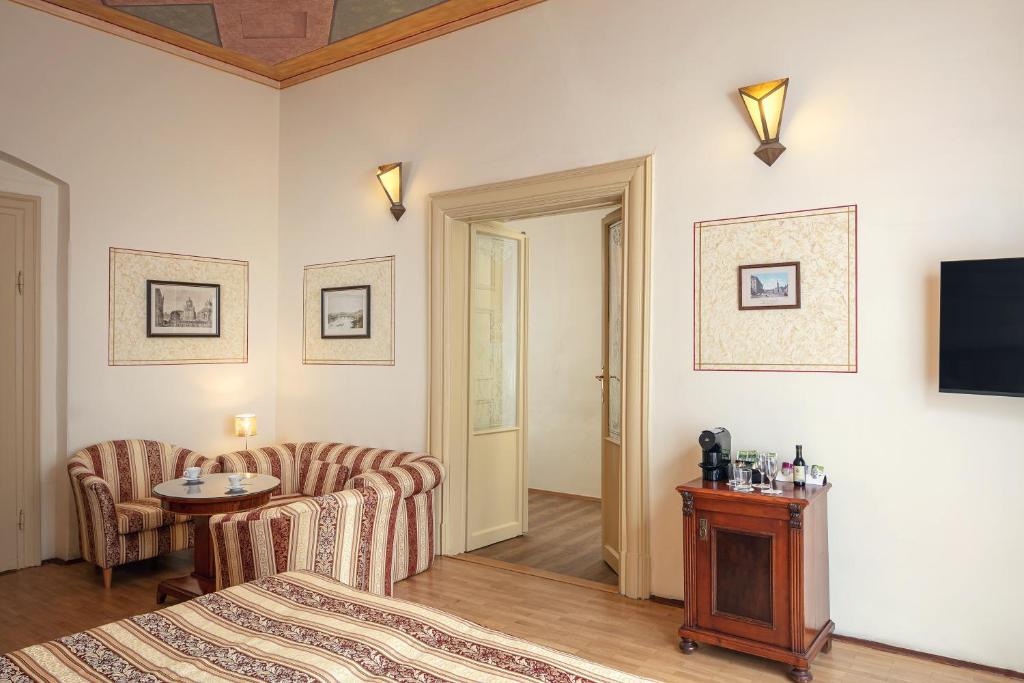 The Charles - Resim 27