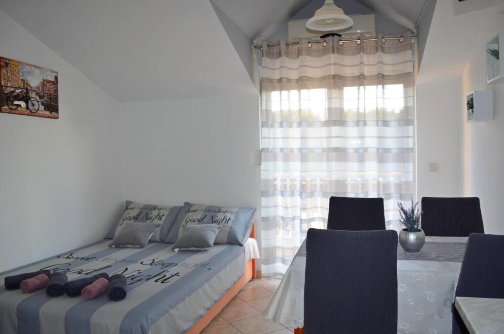 Postel nebo postele na pokoji v ubytování Apartments Davorka