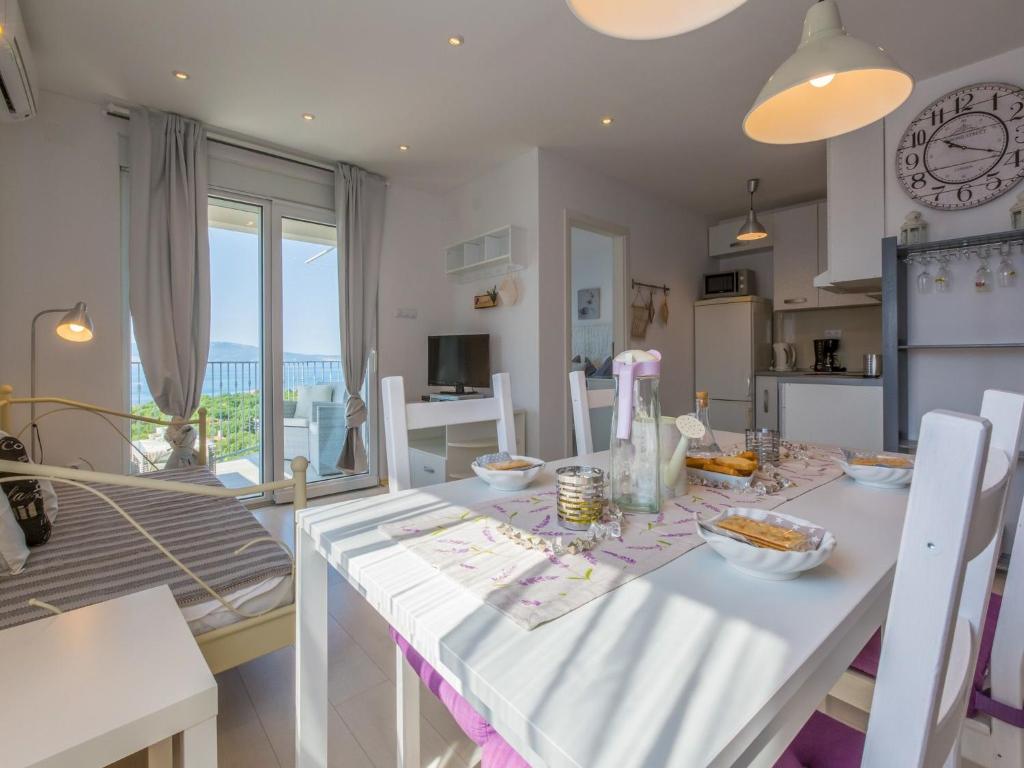 Kuchyň nebo kuchyňský kout v ubytování Apartments LAVARIN