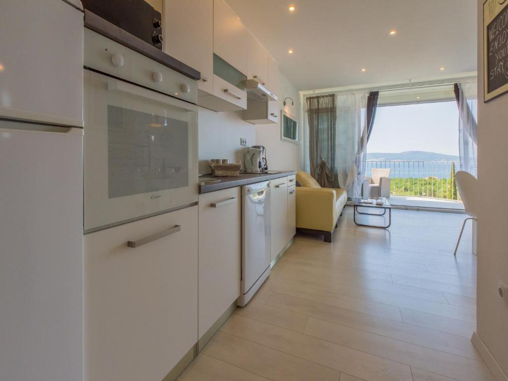 Kuchyň nebo kuchyňský kout v ubytování Apartments LAVARIN