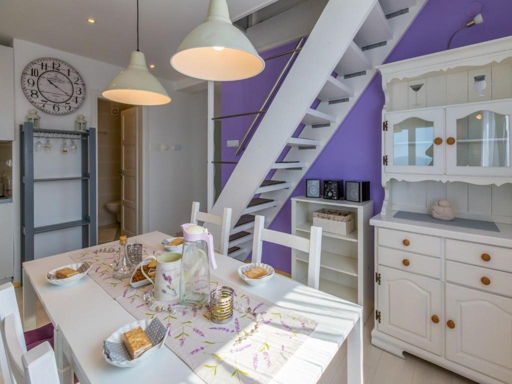 Kuchyň nebo kuchyňský kout v ubytování Apartments LAVARIN