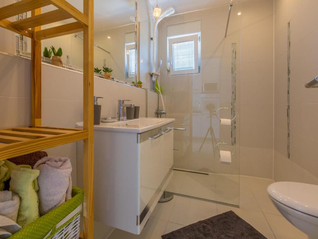 Koupelna v ubytování Apartments LAVARIN