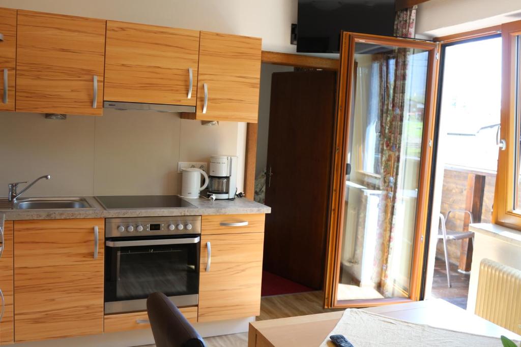 A kitchen or kitchenette at Pension Sonnenhof
