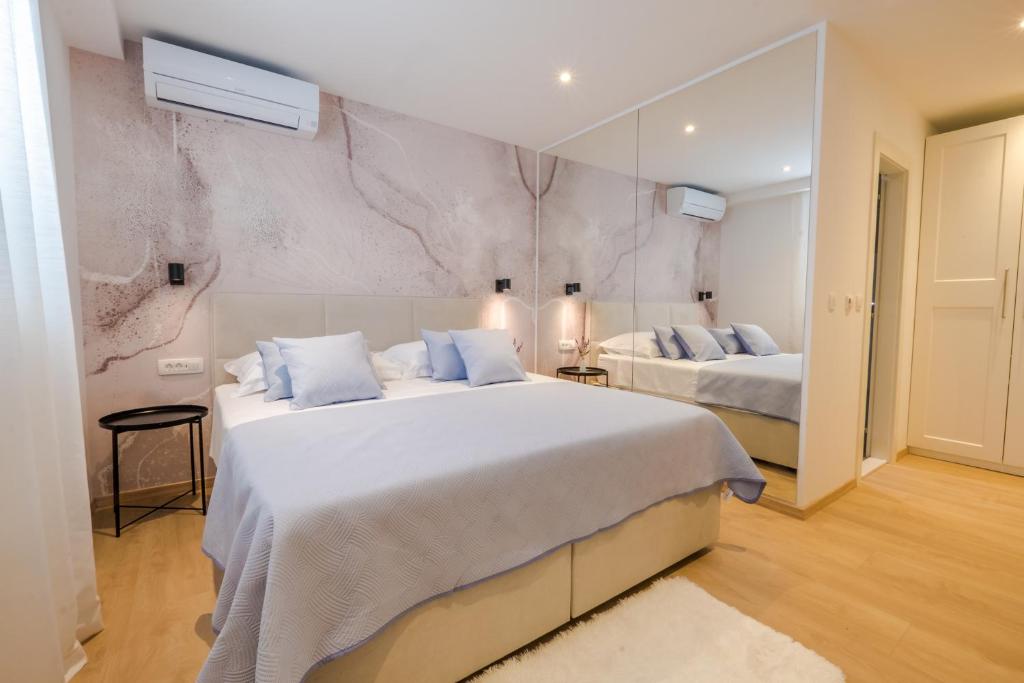 Posteľ alebo postele v izbe v ubytovaní Dubrovnik airport - Moonlight rooms