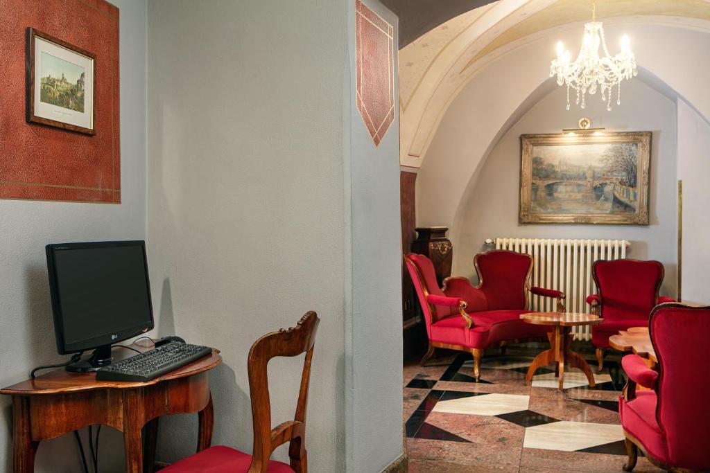 The Charles - Resim 5