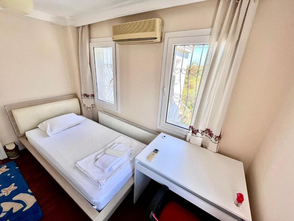 A bed or beds in a room at BODRUM BURCU VILLA , Magnificent Sea View, Cozy, Free Otopark, Free Wifi