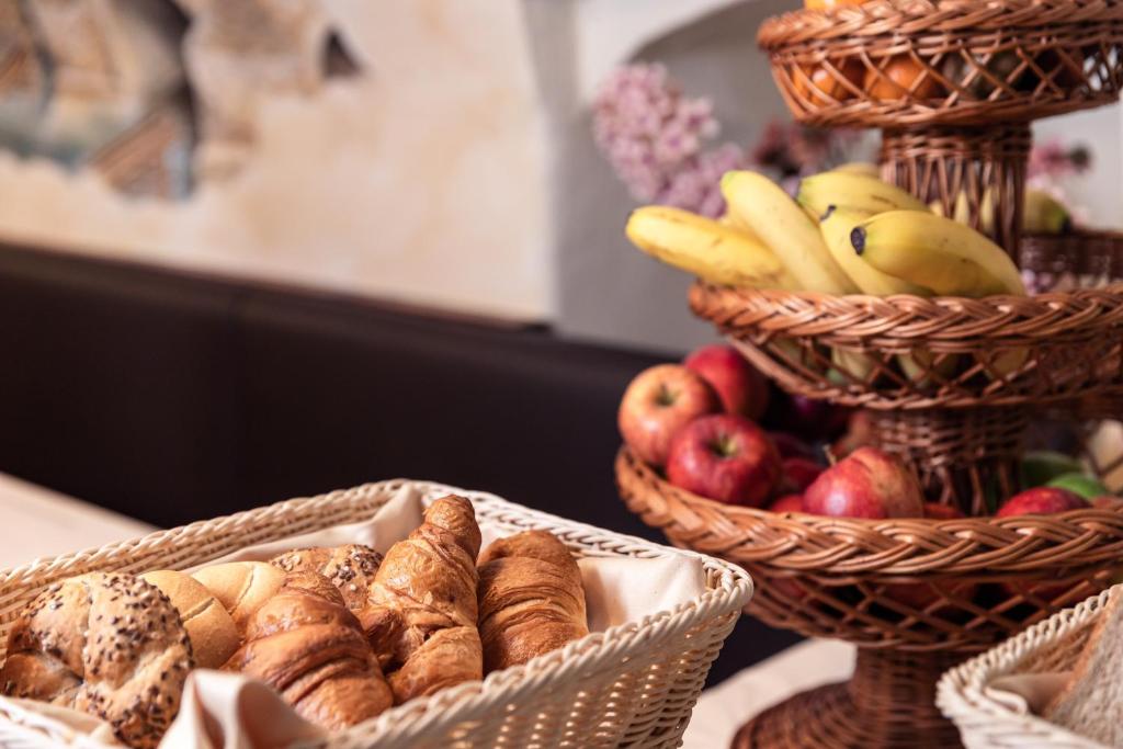 The Charles - Resim 43