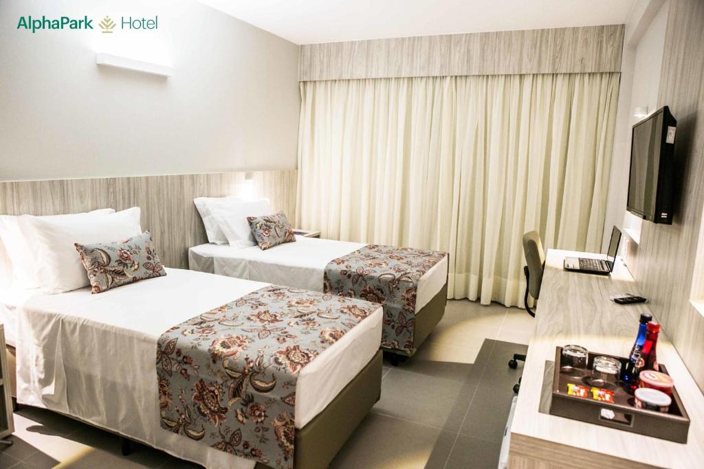 Postel nebo postele na pokoji v ubytování AlphaPark Hotel