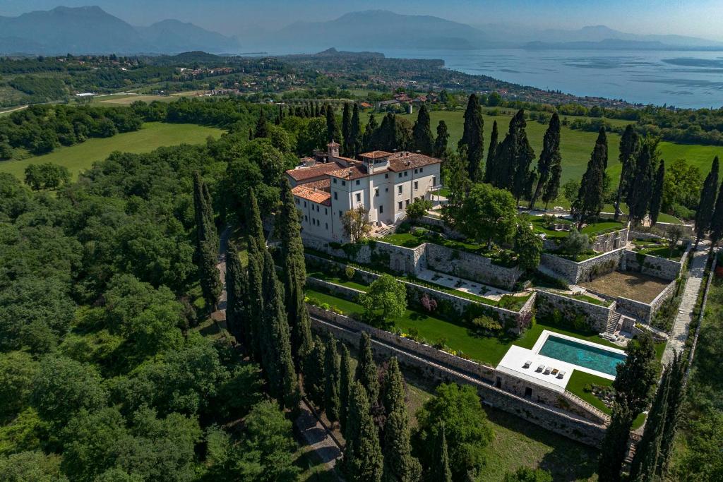 an aerial view of a house with trees at Eremus Relais in Lonato